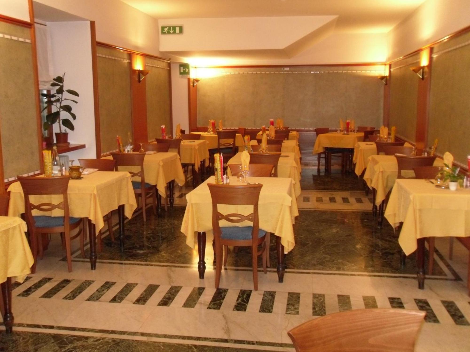 Hotel Centrale 산펠레그리노테르메 외부 사진