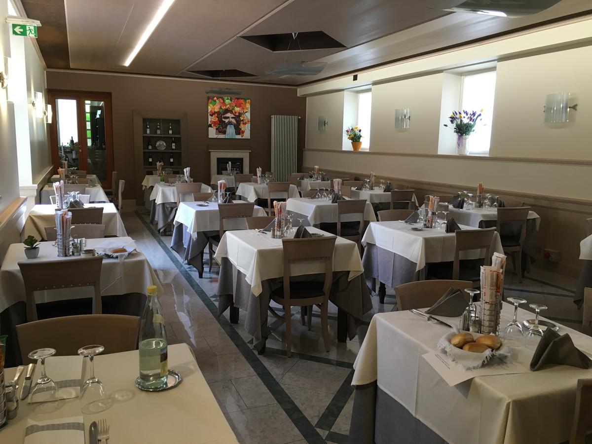 Hotel Centrale 산펠레그리노테르메 외부 사진